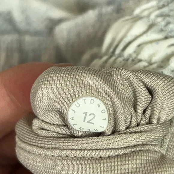 Lululemon Womens 12 White Gray Hotty Hot Short II Lined Run Athletic 4" Workout - Picture 5 of 12